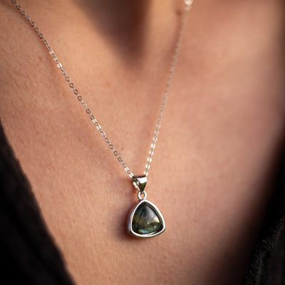 “Aura Protector” Pendant in Labradorite - SPIRAD