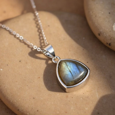 “Aura Protector” Pendant in Labradorite - SPIRAD