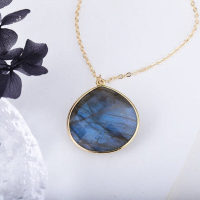 Elegant Protection Pendant in Labradorite - SPIRAD