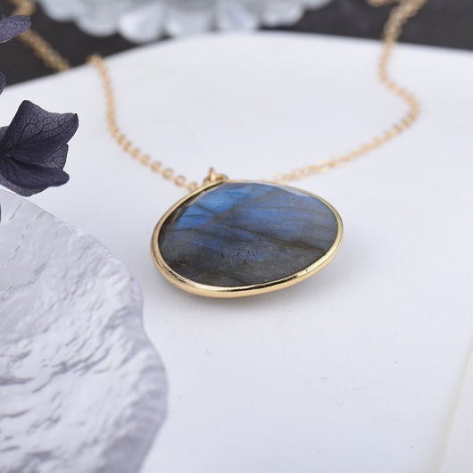 Elegant Protection Pendant in Labradorite - SPIRAD