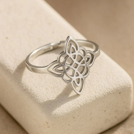 “Eternal Protection” Witch’s Knot Ring - SPIRAD