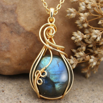 “Eye of the Universe” Pendant in Labradorite - SPIRAD