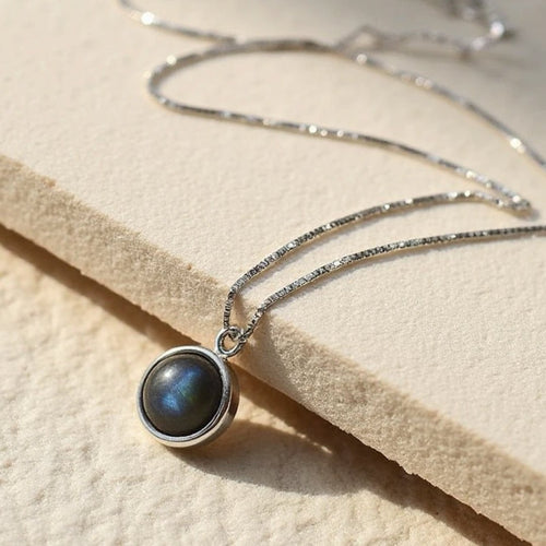 “Fine Pearl” Pendant in Labradorite