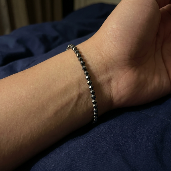 thz-nck-v3-s2-wrist-night.png